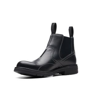 A Chelsea boots profile with a sturdy lug sole is what the forecast calls for.